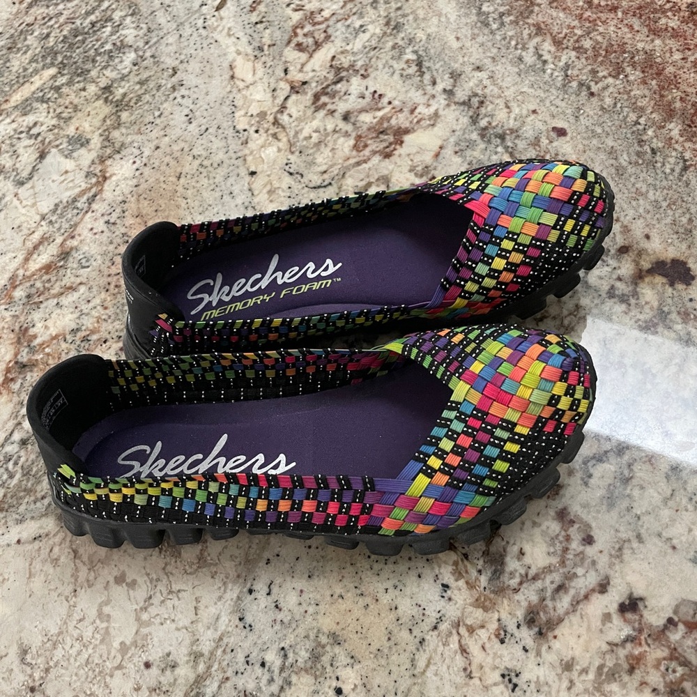 Women’s Skechers Lightweight Woven Slipons Size 8